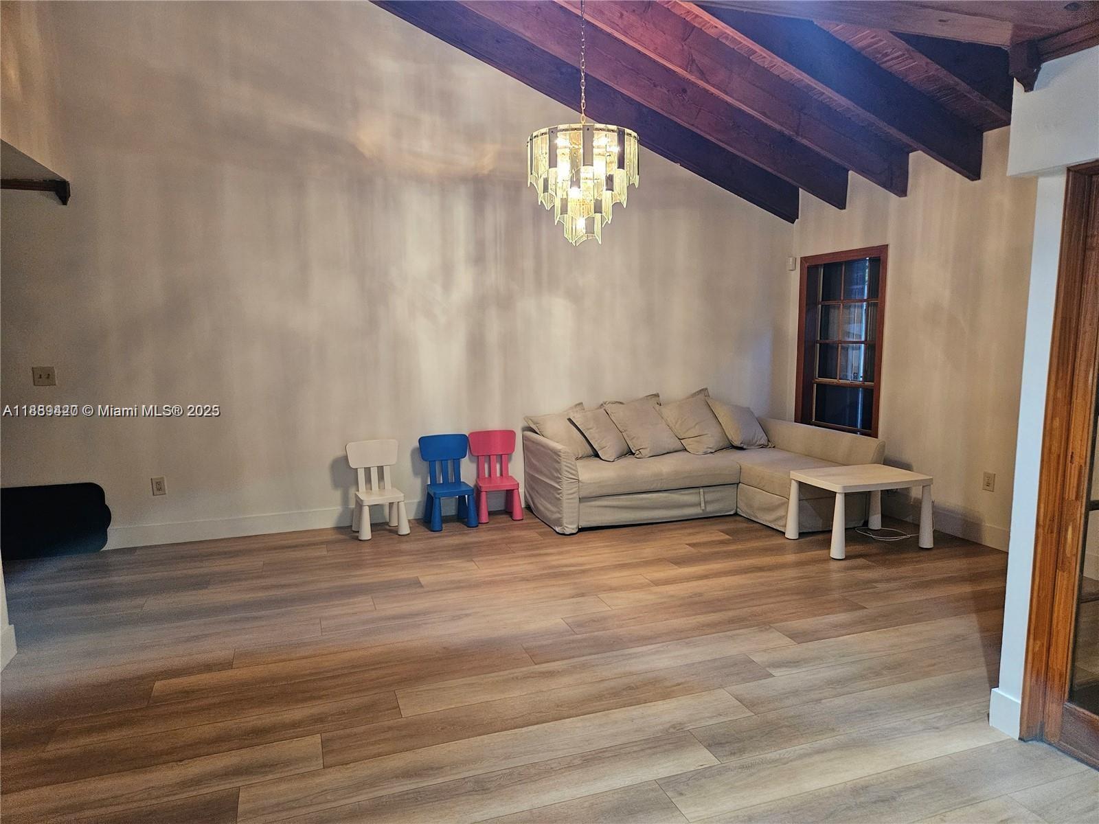 BRIAR LAKE - Residential