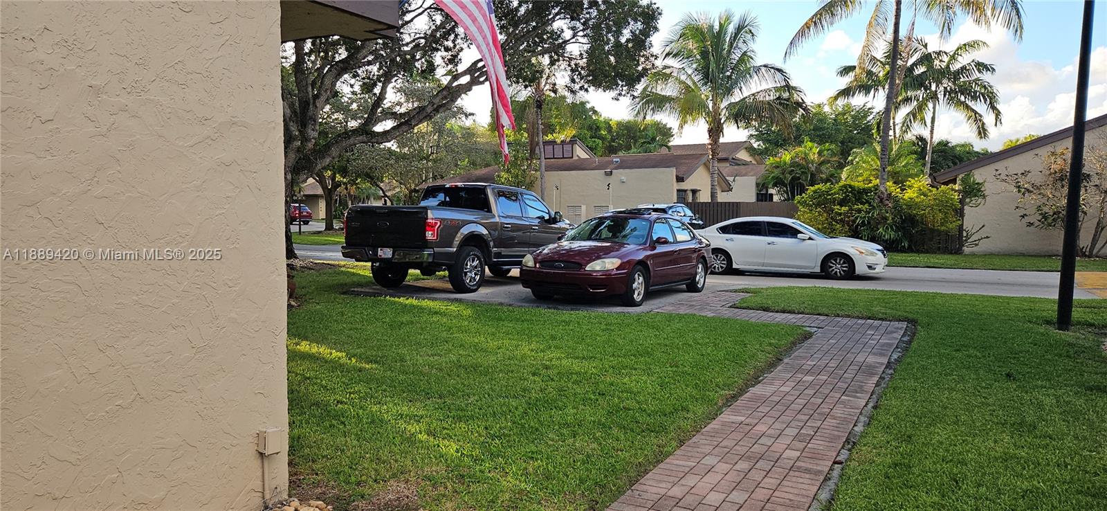 BRIAR LAKE - Residential