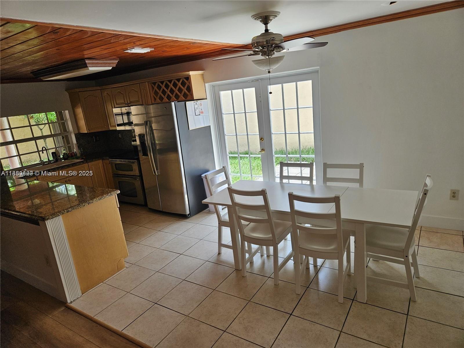 BRIAR LAKE - Residential