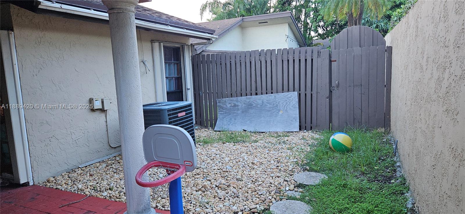 BRIAR LAKE - Residential