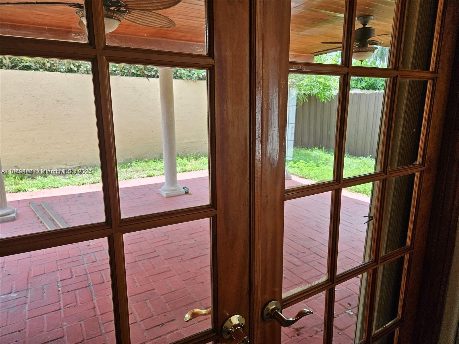 BRIAR LAKE - Residential