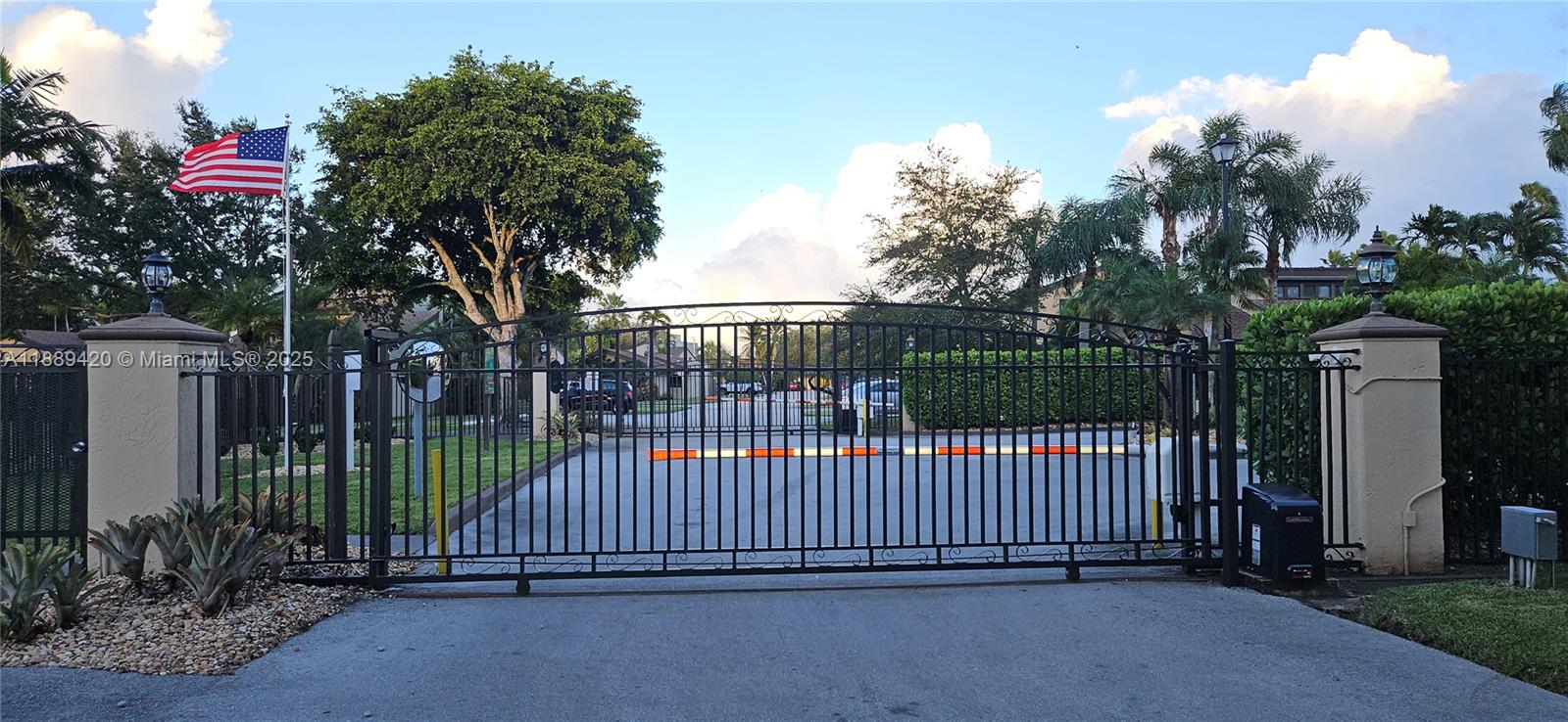 BRIAR LAKE - Residential