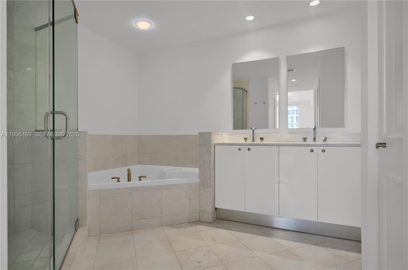 CARBONELL CONDO - Residential Lease