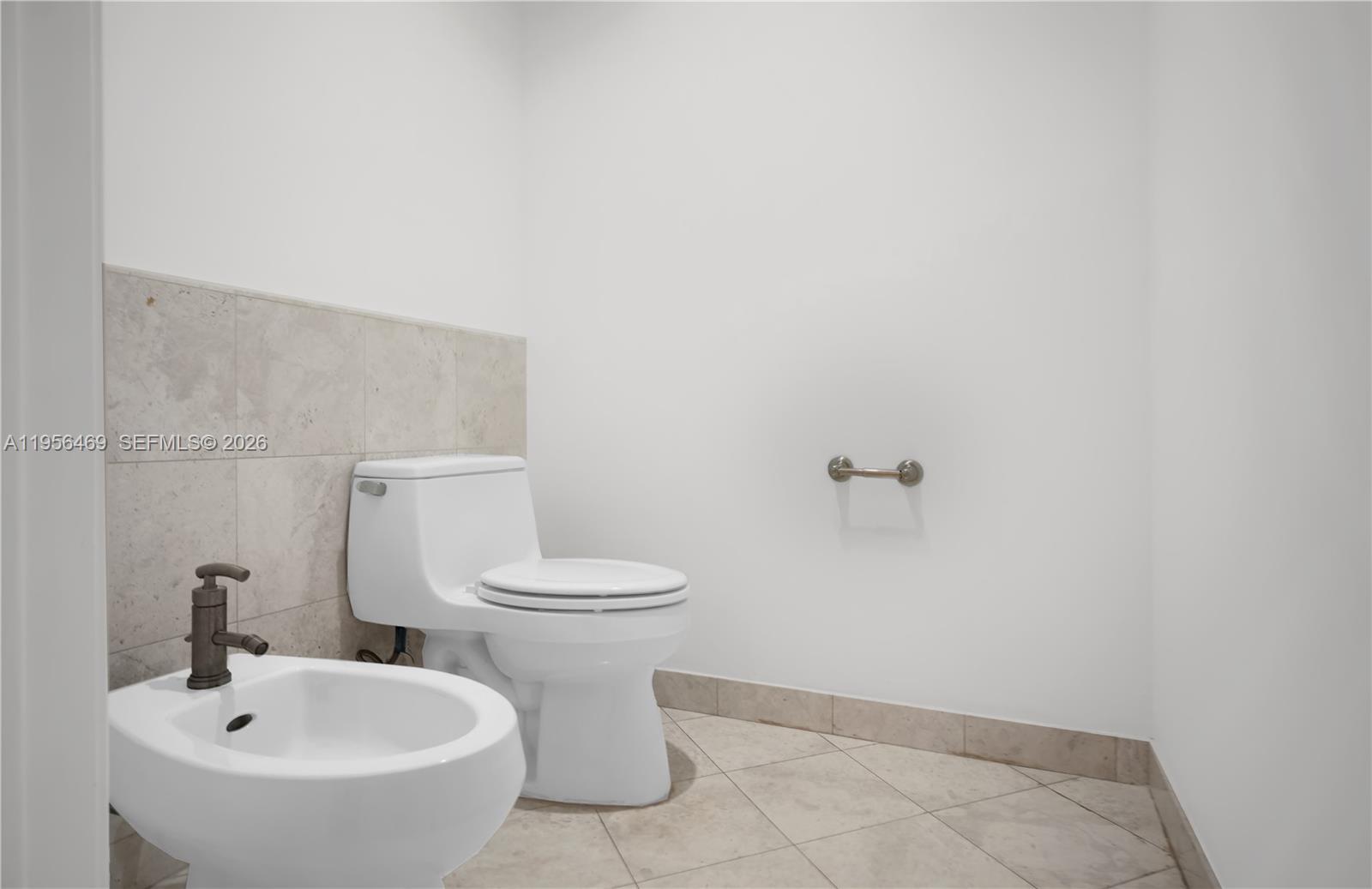 CARBONELL CONDO - Residential Lease