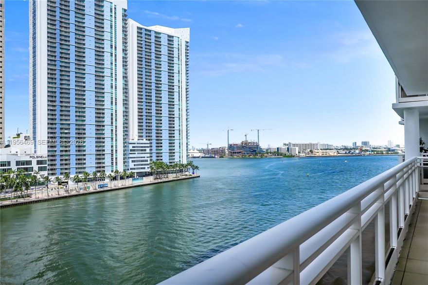 Incredible waterfront residence at luxurious Carbonell located on exclusive Brickell Key Island. Marble floors throughout with incredible views of the Miami River, Biscayne Bay, and the Port of Miami. Split floor plan. Large kitchen with breakfast area overlooking the Bay. Resort style amenities include concierge, two tennis courts, golf putting green, indoor racquetball, indoor basketball court, two story fitness center, BBQ area, children’s playroom, resident conference room, computer room, party room with sweeping bay views, complimentary valet for guests. Enjoy island living in the heart of Miami's vibrant financial district.