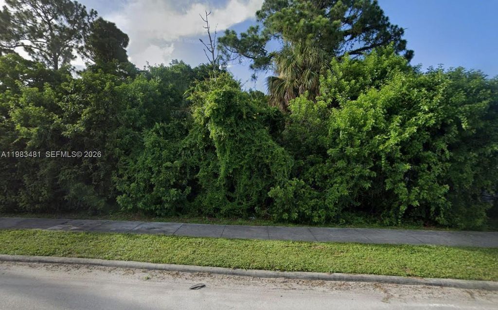 Photo of 1702 Totten Rd, Fort Pierce, FL 34947 (MLS # A11983481)