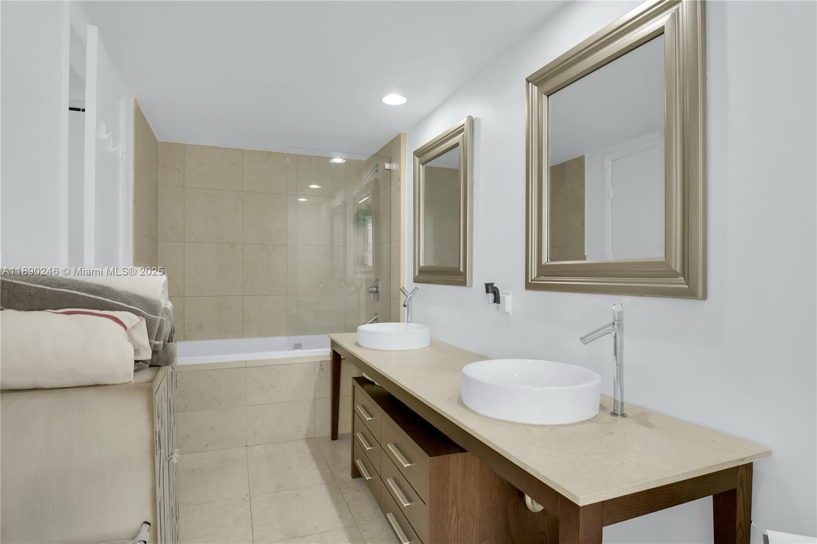 ICONBRICKELL CONDO NO 1 - Residential