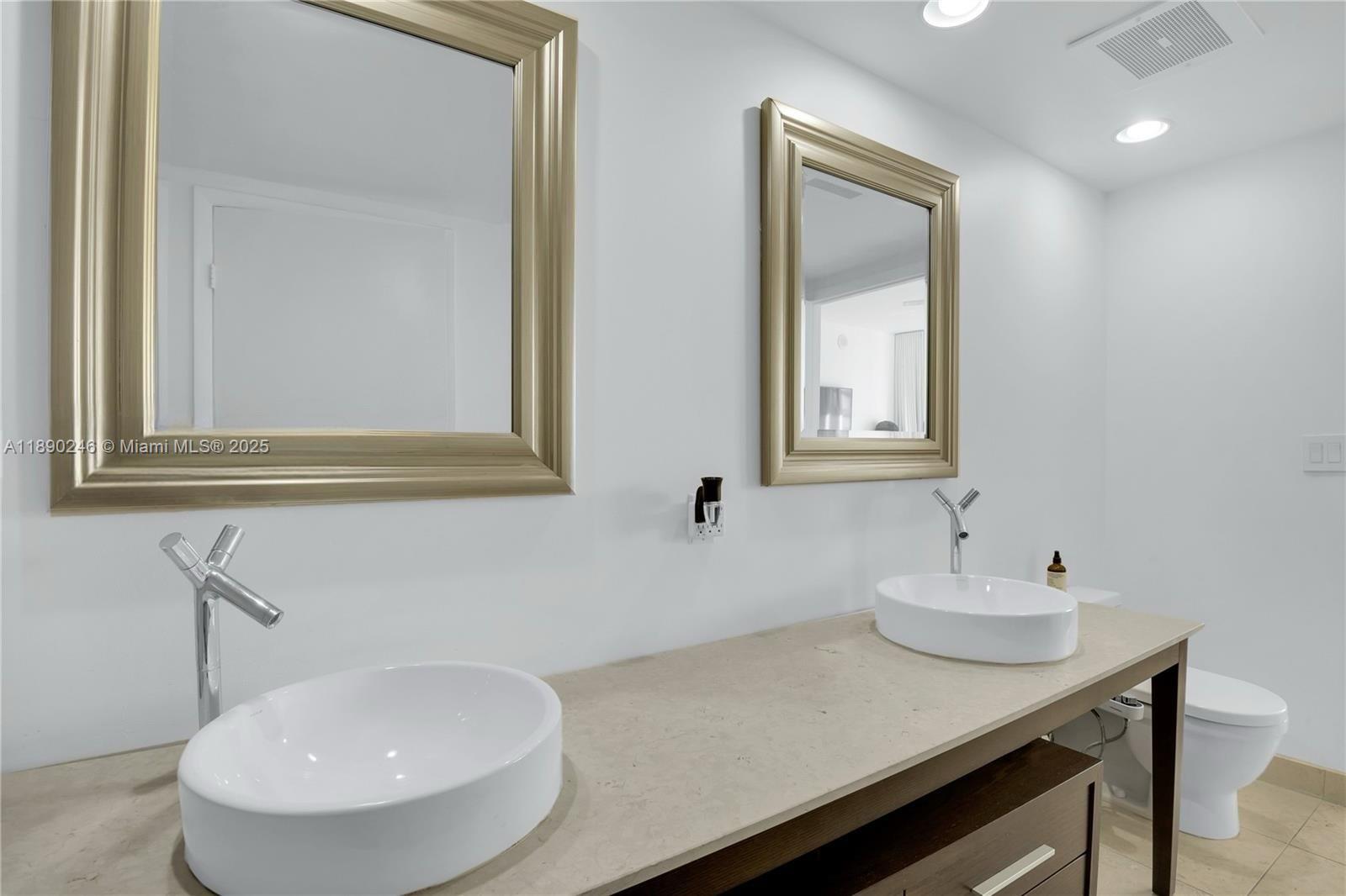 ICONBRICKELL CONDO NO 1 - Residential