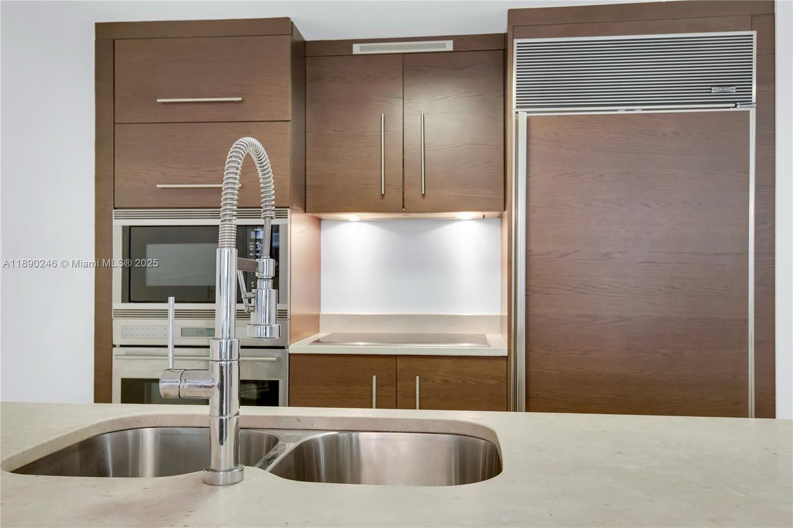 475 Brickell Ave 4711