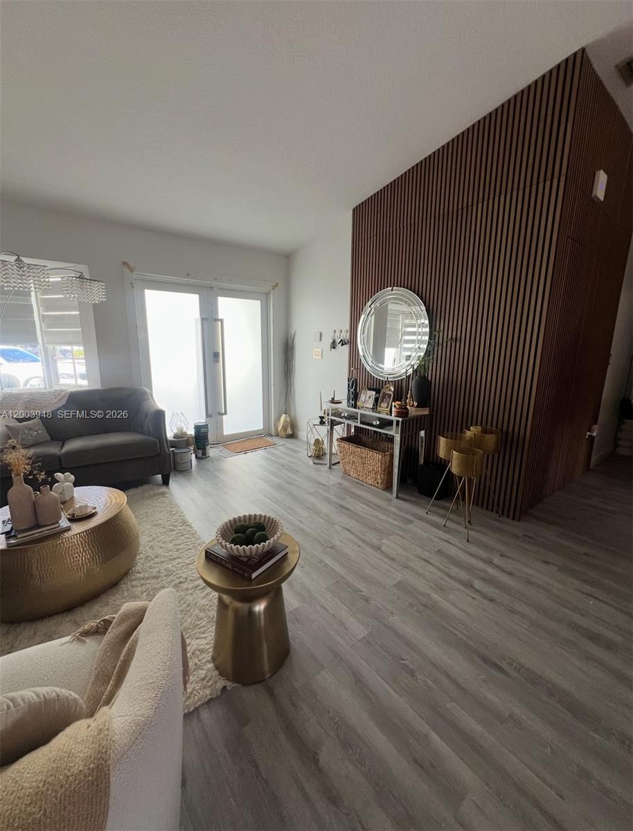 KENDALL FAMILY ESTATES PH - Residential