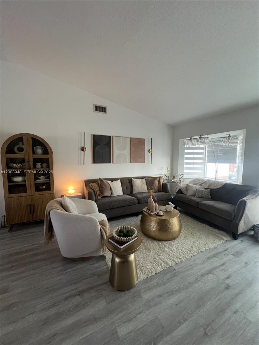 KENDALL FAMILY ESTATES PH - Residential