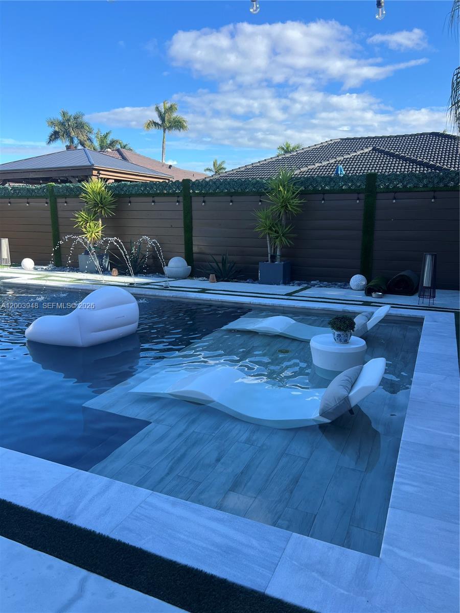 KENDALL FAMILY ESTATES PH - Residential