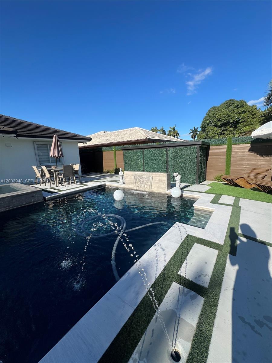 KENDALL FAMILY ESTATES PH - Residential