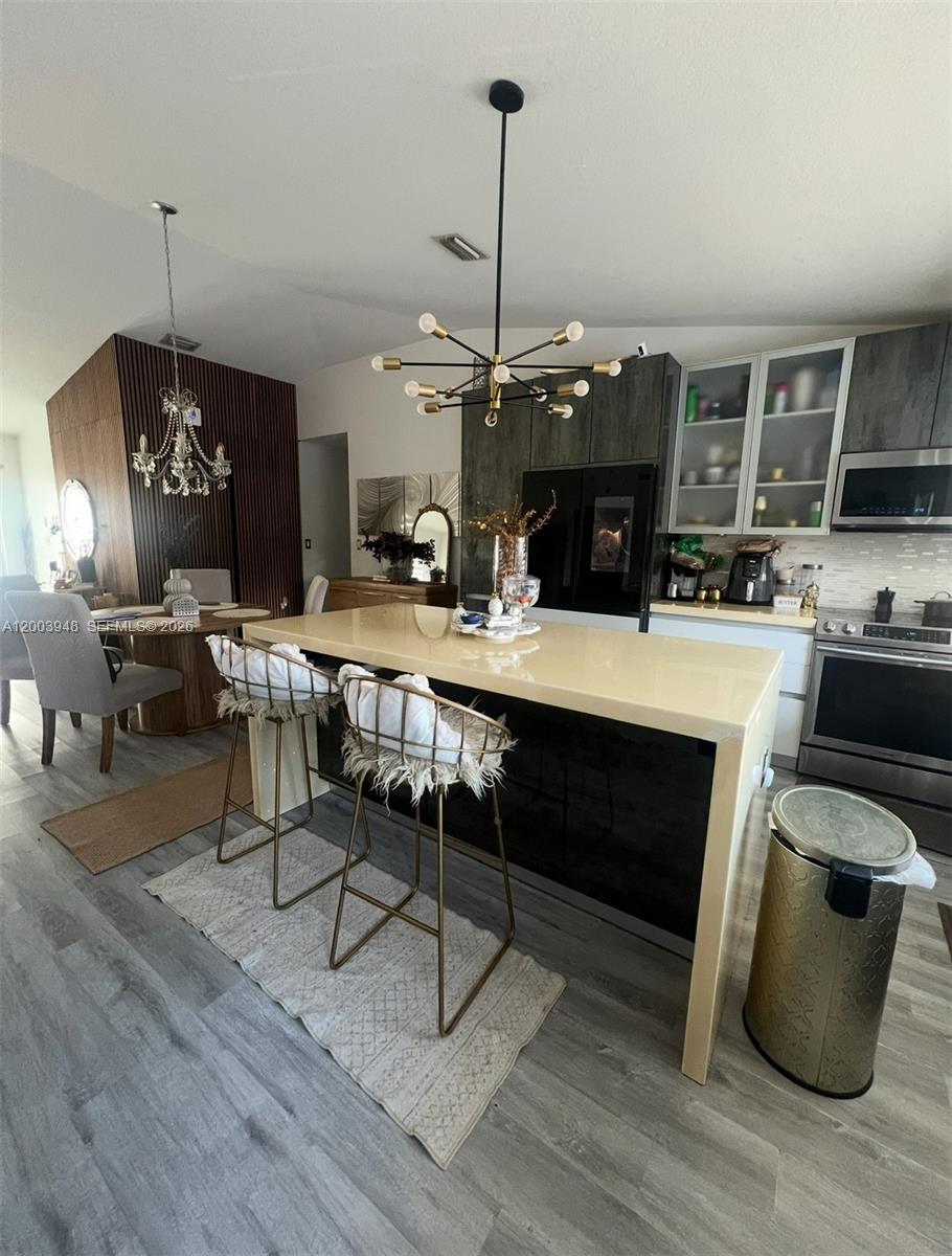 KENDALL FAMILY ESTATES PH - Residential