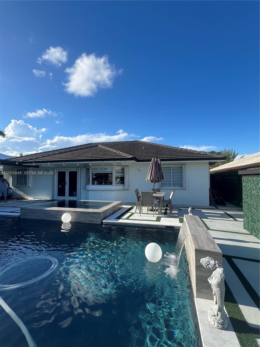 KENDALL FAMILY ESTATES PH - Residential