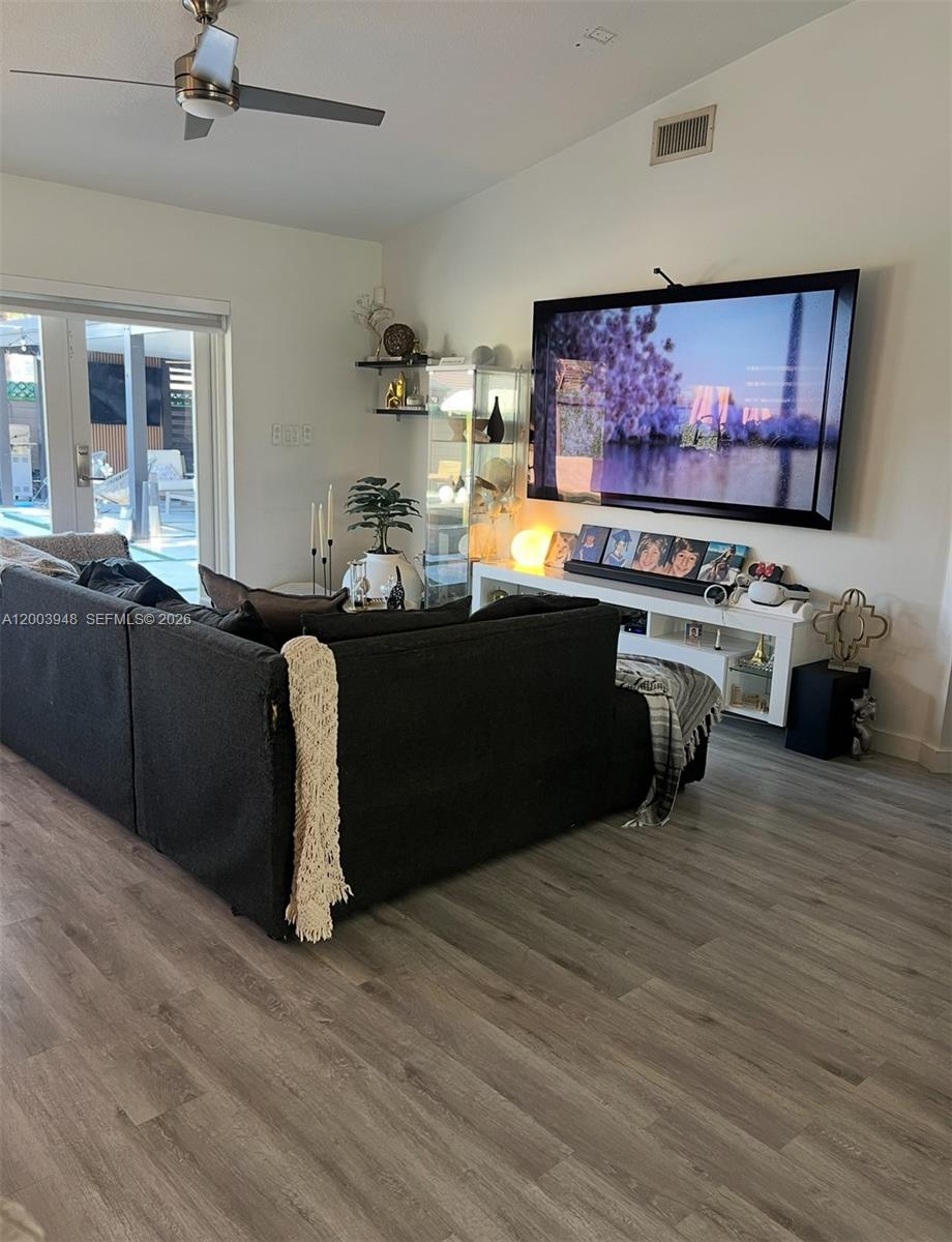 KENDALL FAMILY ESTATES PH - Residential