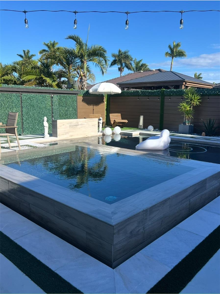 KENDALL FAMILY ESTATES PH - Residential