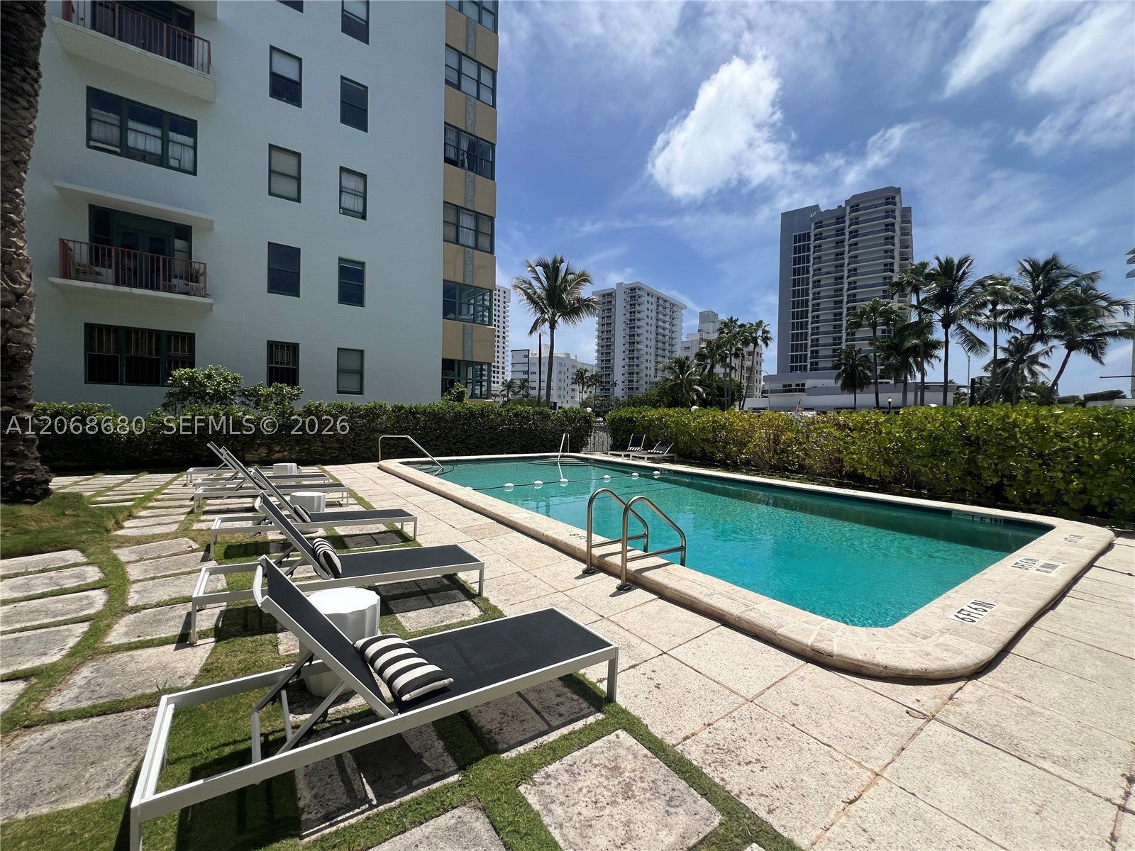 2421 Lake Pancoast Dr 4D