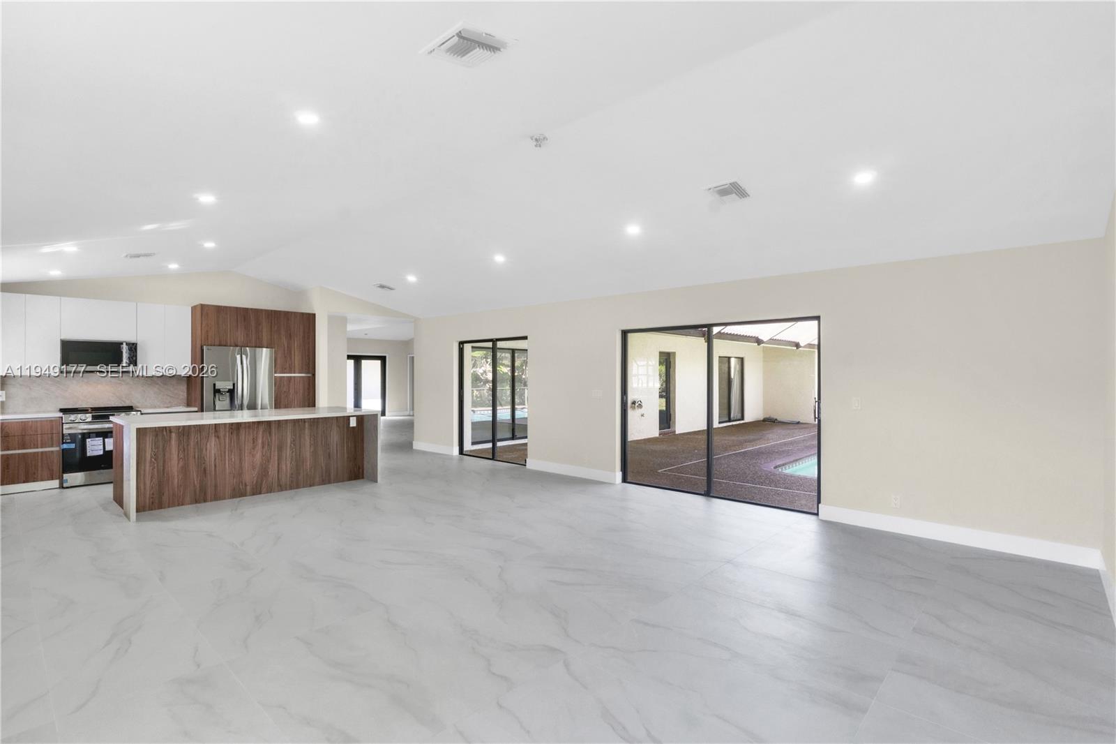 PINE RIDGE - Residential