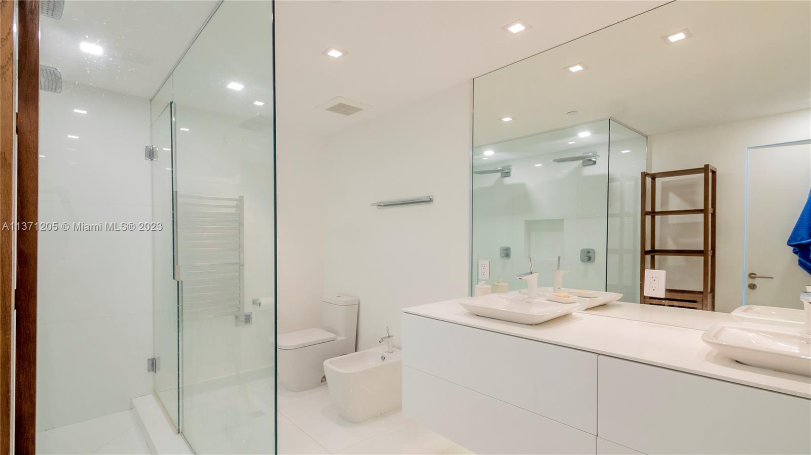 THE BENTLEY BAY CONDO - Residential