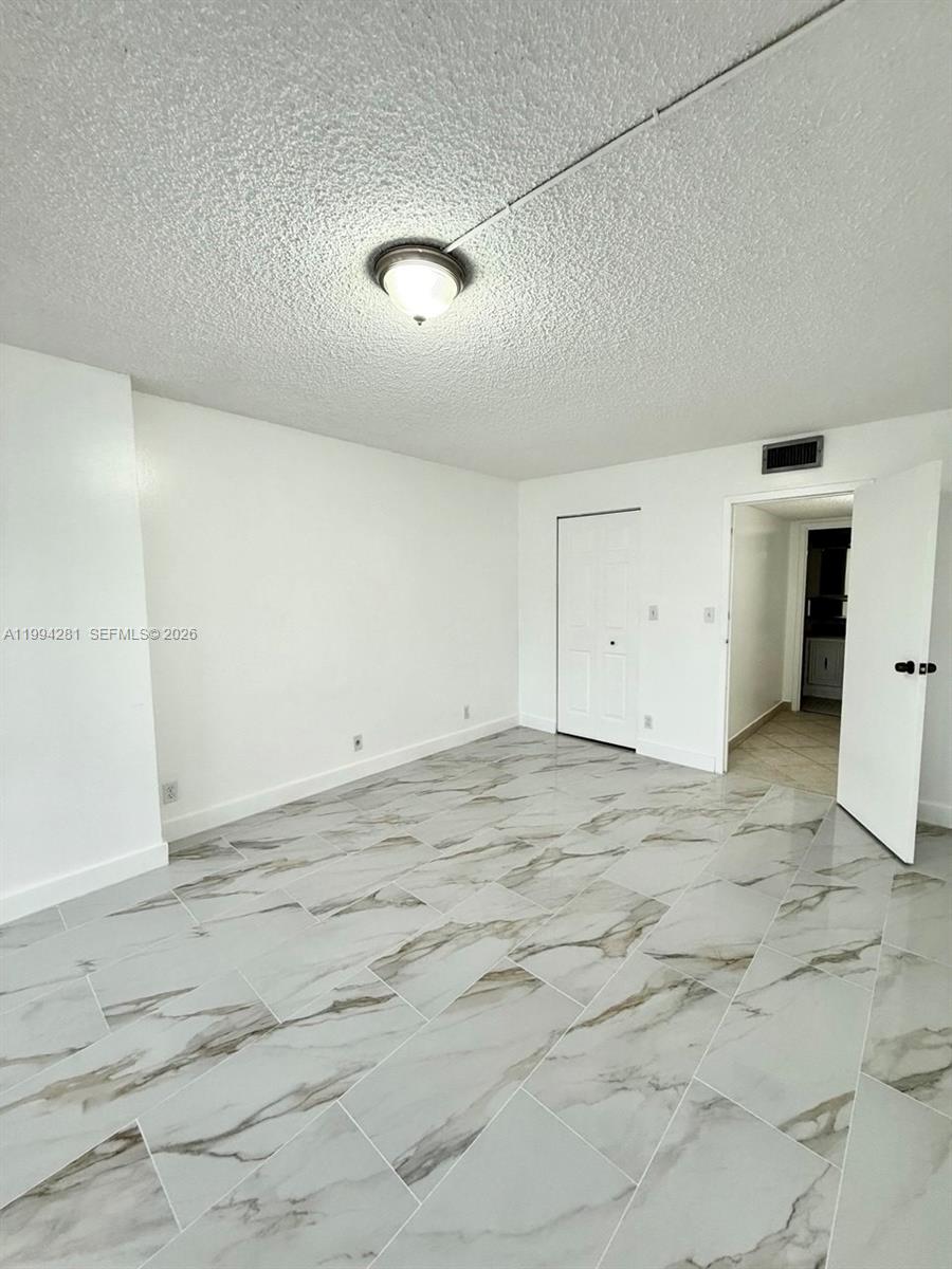 OCEANVIEW PARK CONDO - Residential Lease