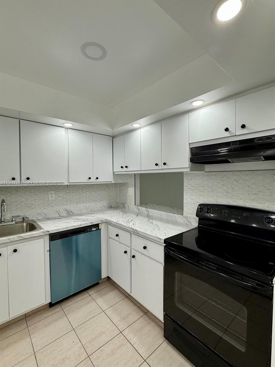 OCEANVIEW PARK CONDO - Residential Lease