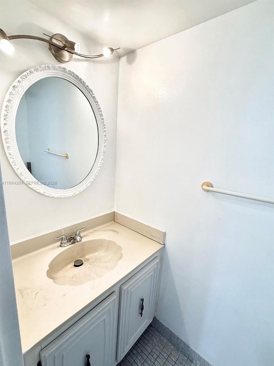 OCEANVIEW PARK CONDO - Residential Lease