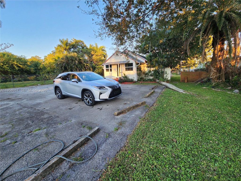 Photo of 4616 SW 33rd Ave, Dania Beach, FL 33312 (MLS # A11958017)