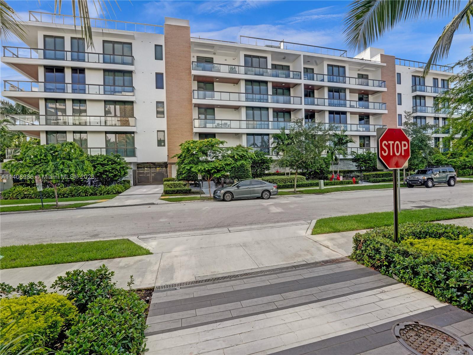 AQUALUNA LAS OLAS CONDO - Residential