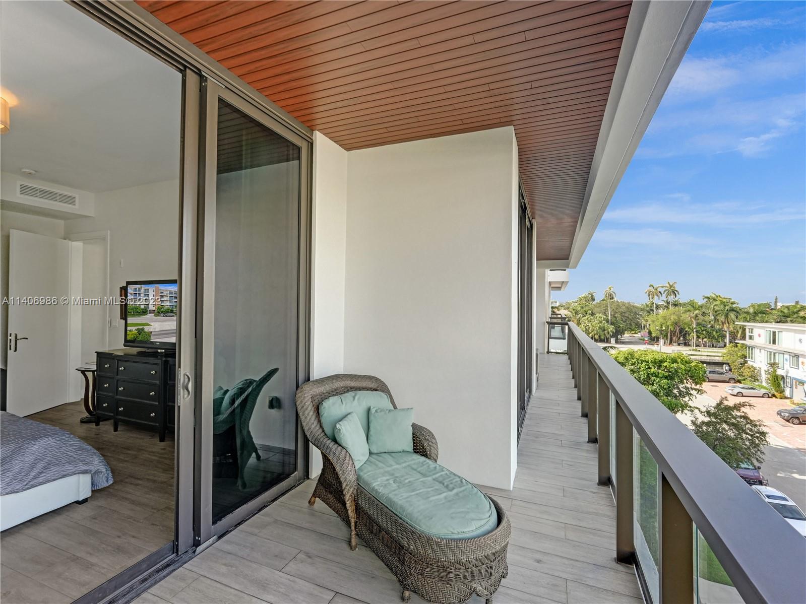 AQUALUNA LAS OLAS CONDO - Residential