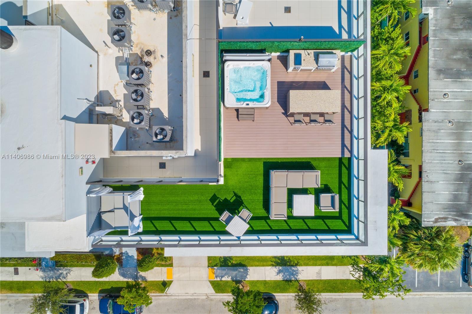 AQUALUNA LAS OLAS CONDO - Residential