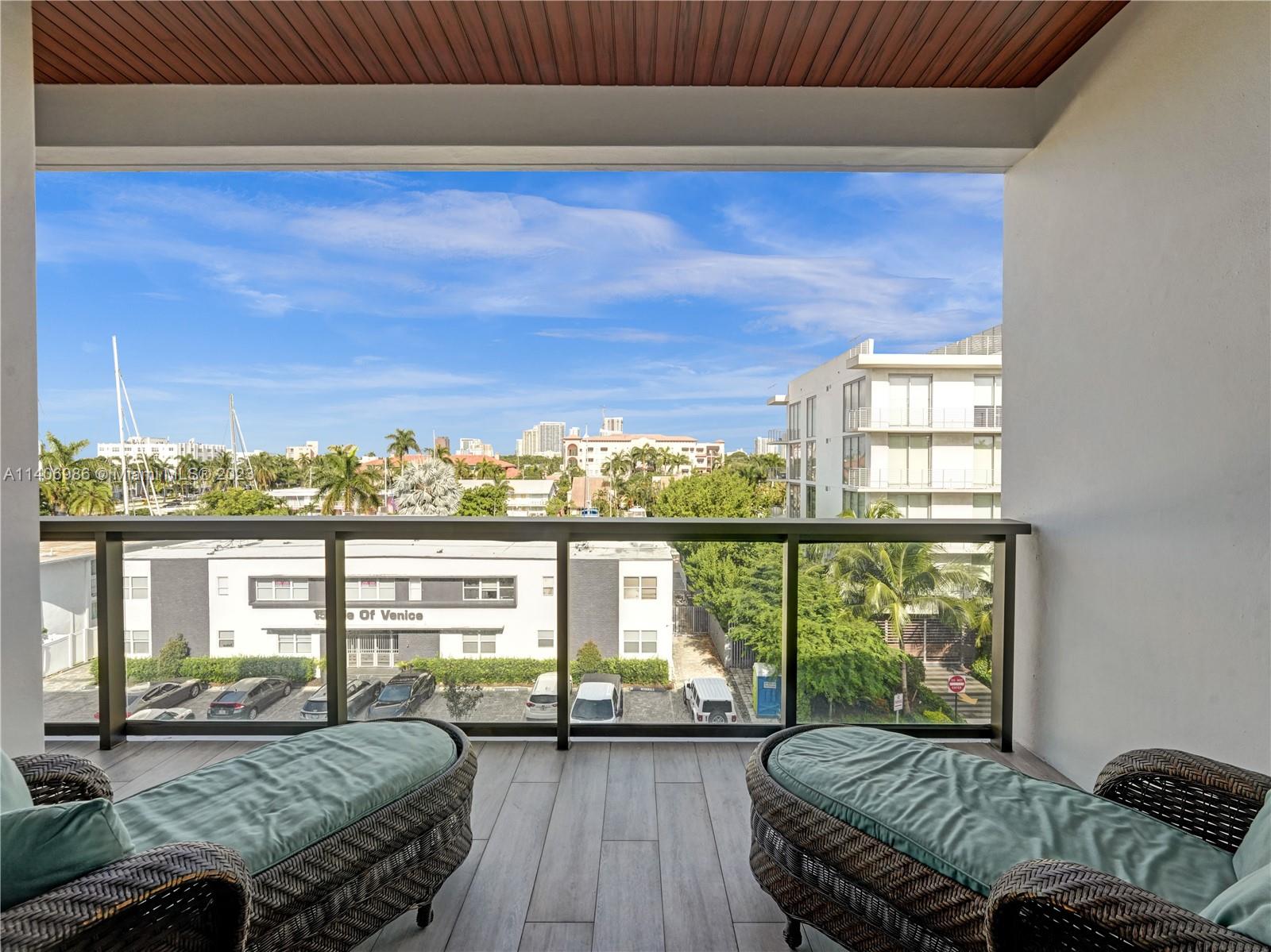 AQUALUNA LAS OLAS CONDO - Residential