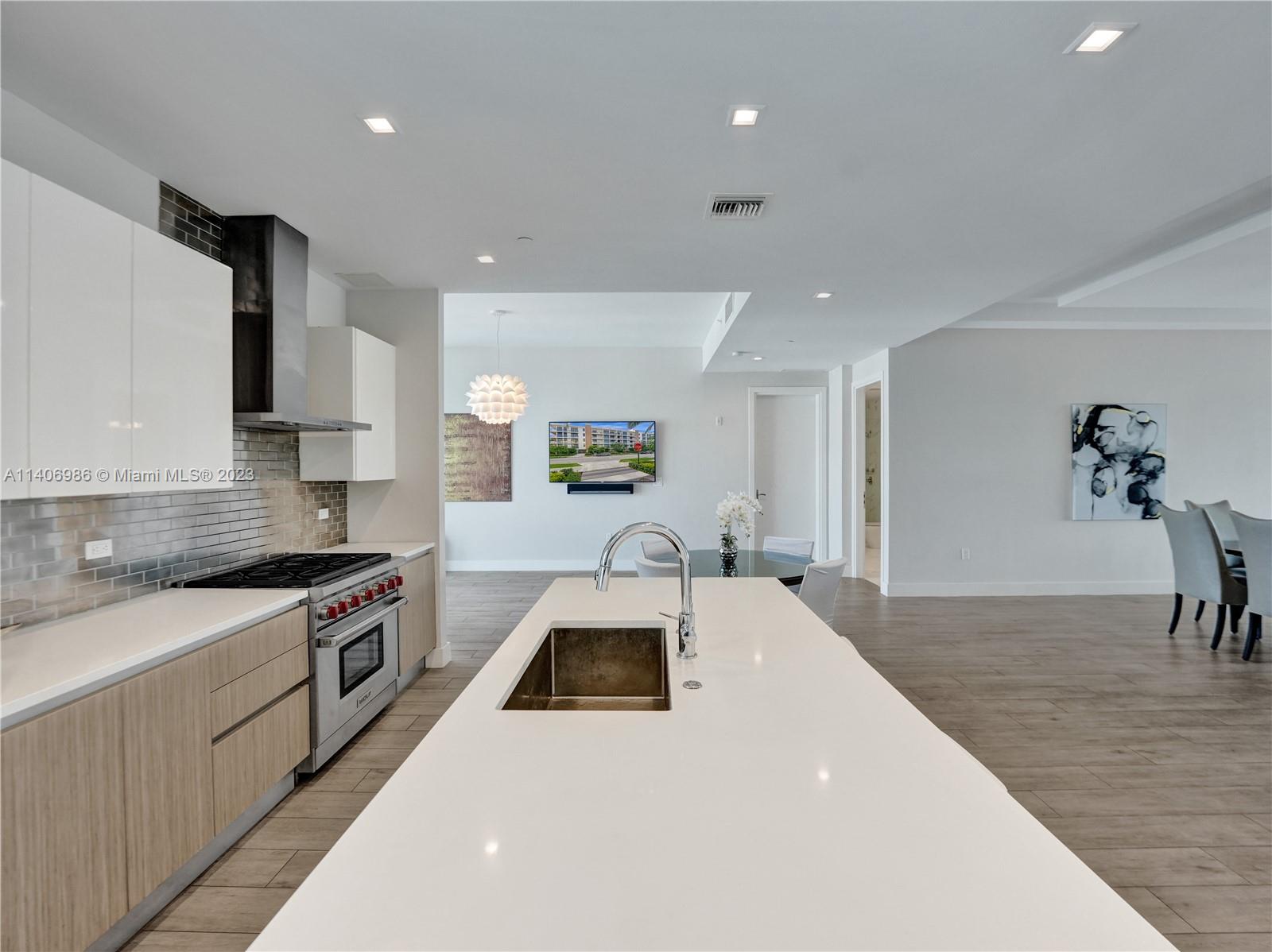 AQUALUNA LAS OLAS CONDO - Residential