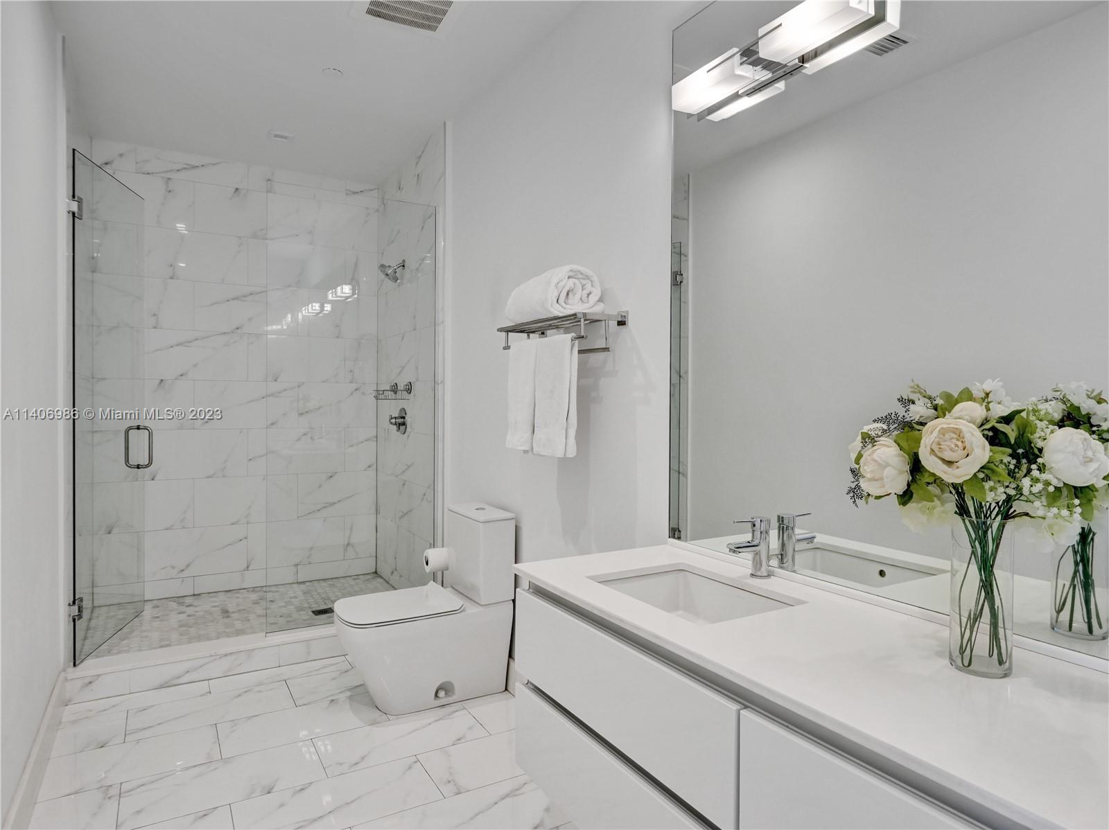 AQUALUNA LAS OLAS CONDO - Residential