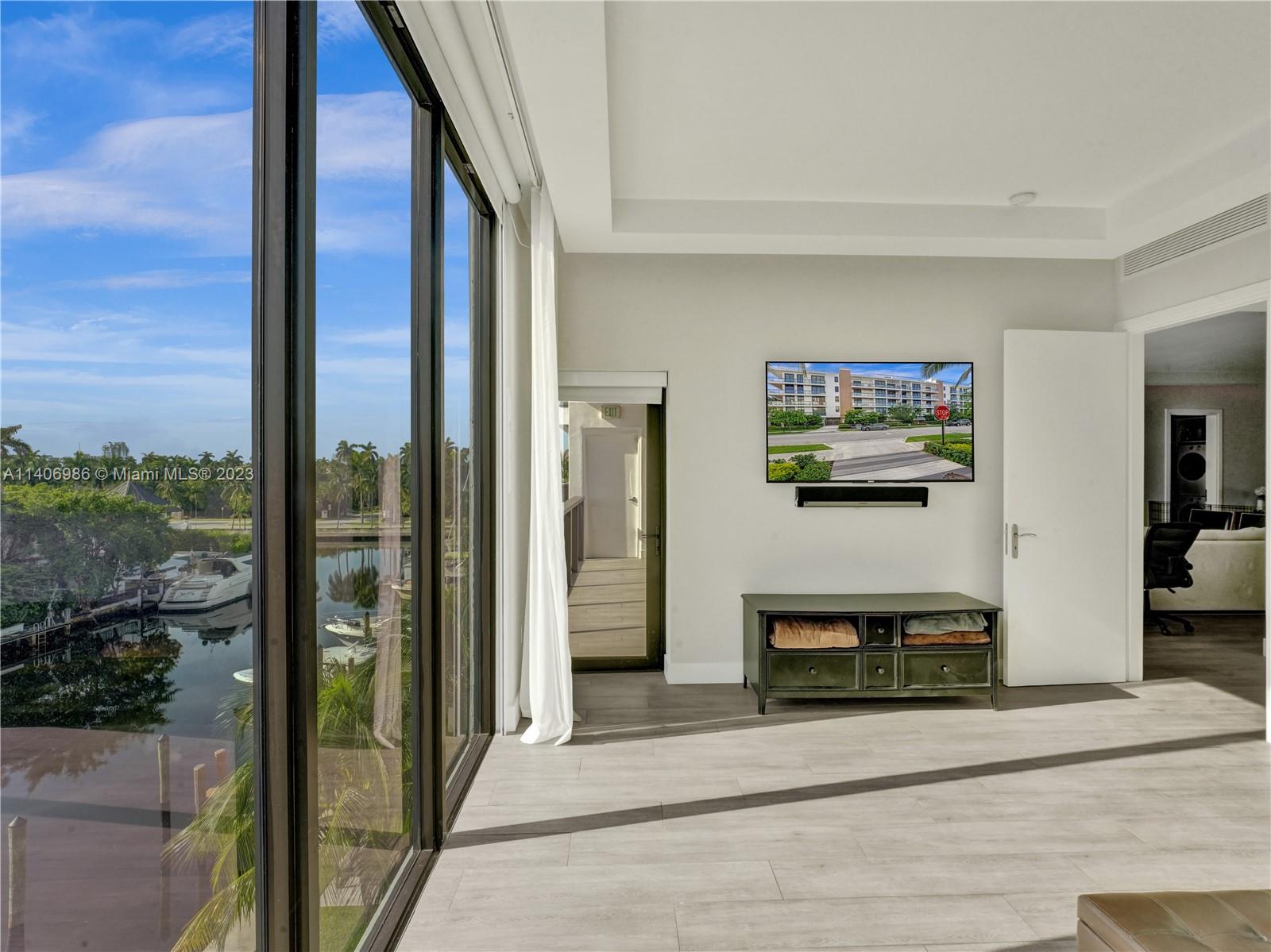 AQUALUNA LAS OLAS CONDO - Residential