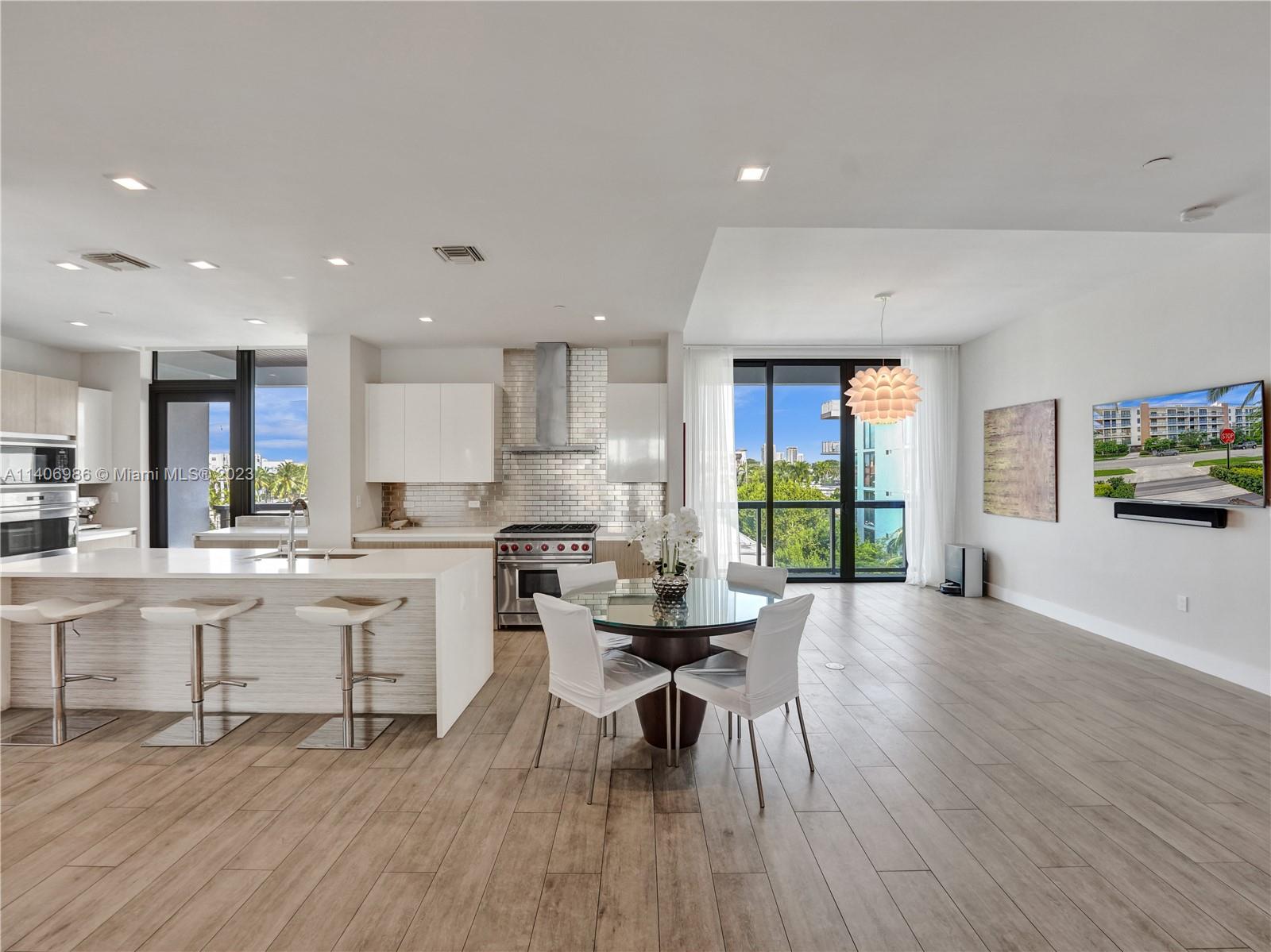 AQUALUNA LAS OLAS CONDO - Residential