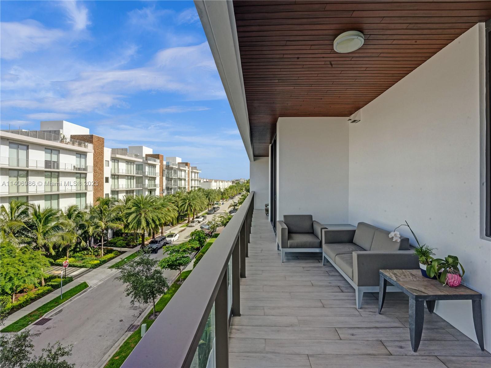 AQUALUNA LAS OLAS CONDO - Residential