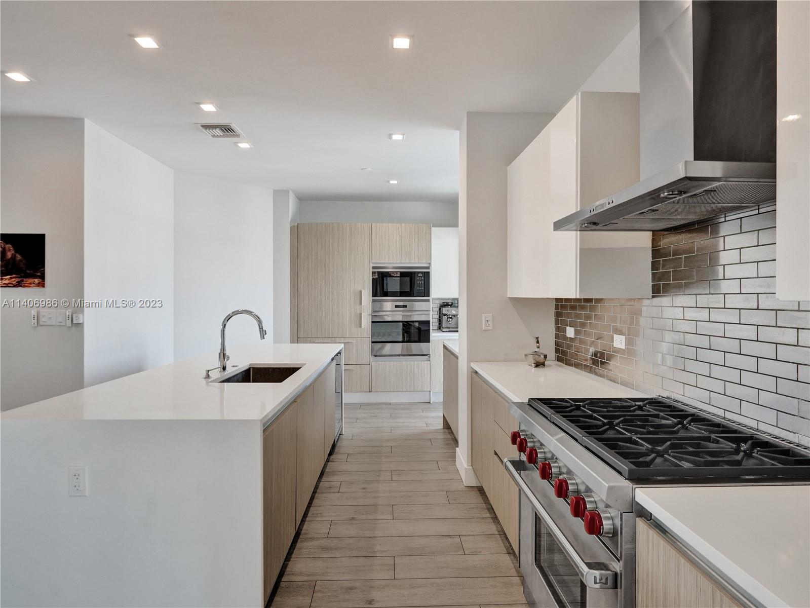 AQUALUNA LAS OLAS CONDO - Residential