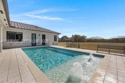 SUMMERS COVE - Residential