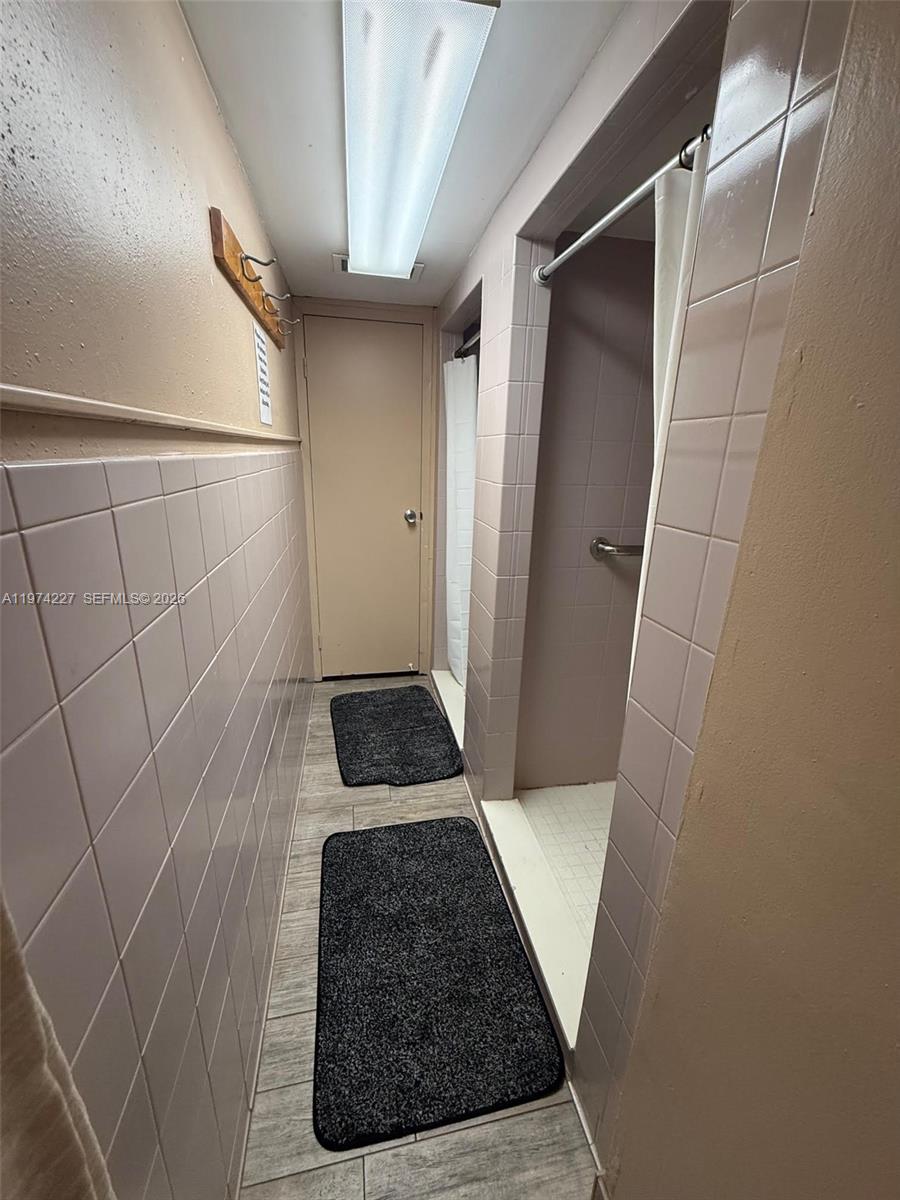 BAYSHORE BATH & TENNIS CLU - Residential