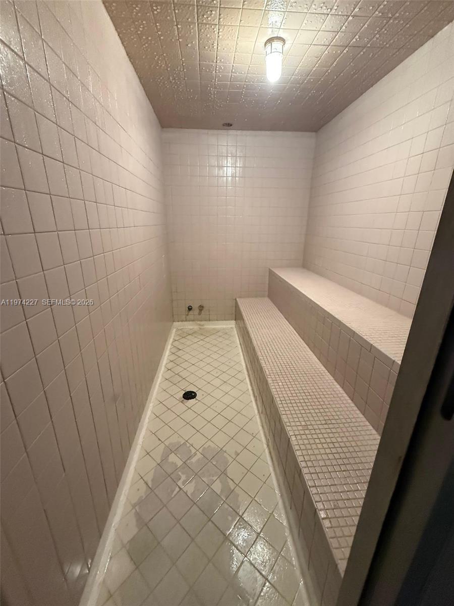 BAYSHORE BATH & TENNIS CLU - Residential