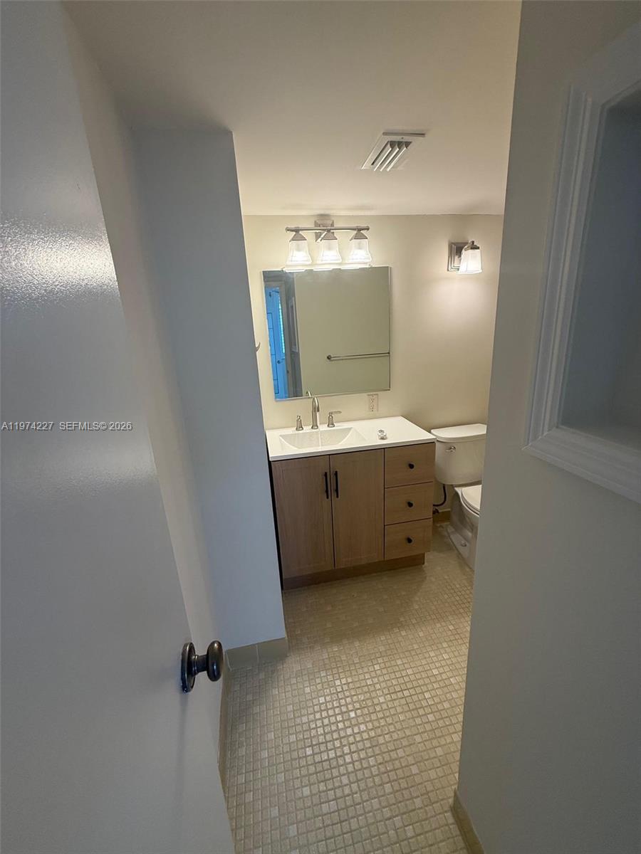 BAYSHORE BATH & TENNIS CLU - Residential