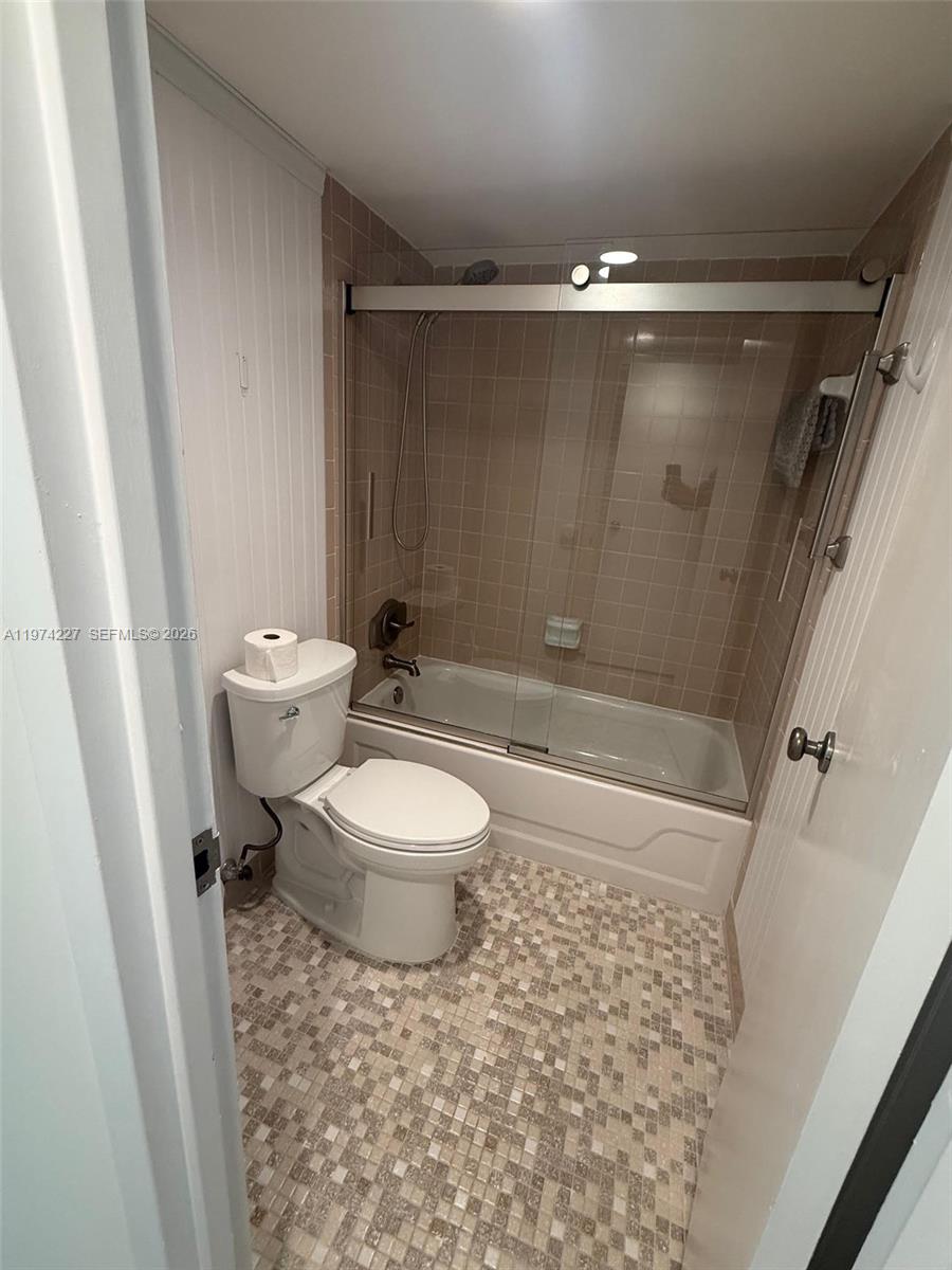 BAYSHORE BATH & TENNIS CLU - Residential