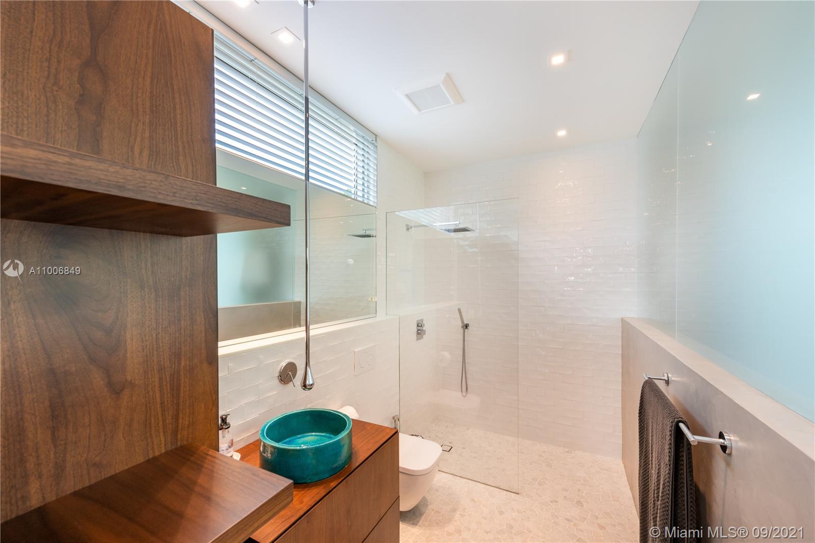 BAY HEIGHTS - Residential