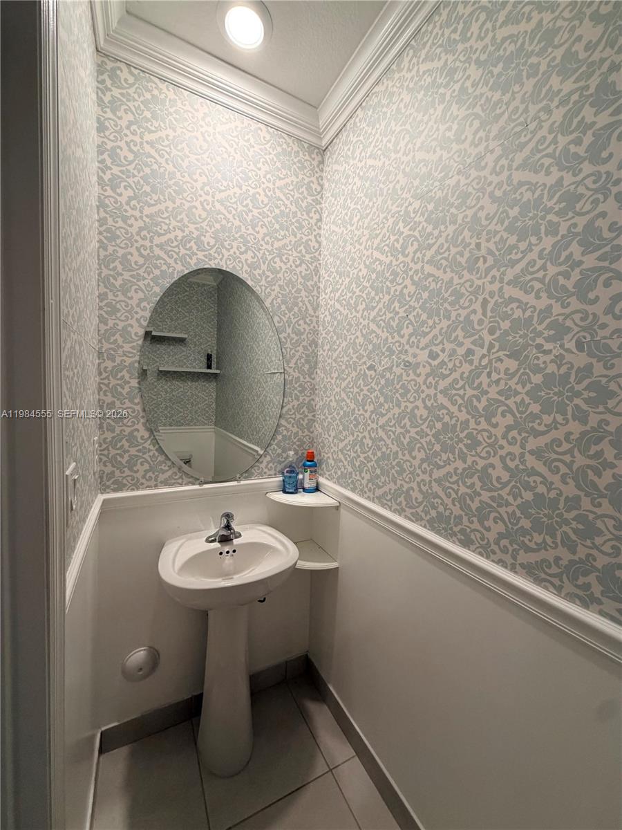 RESERVE AT EDGEWOOD - Residential Lease