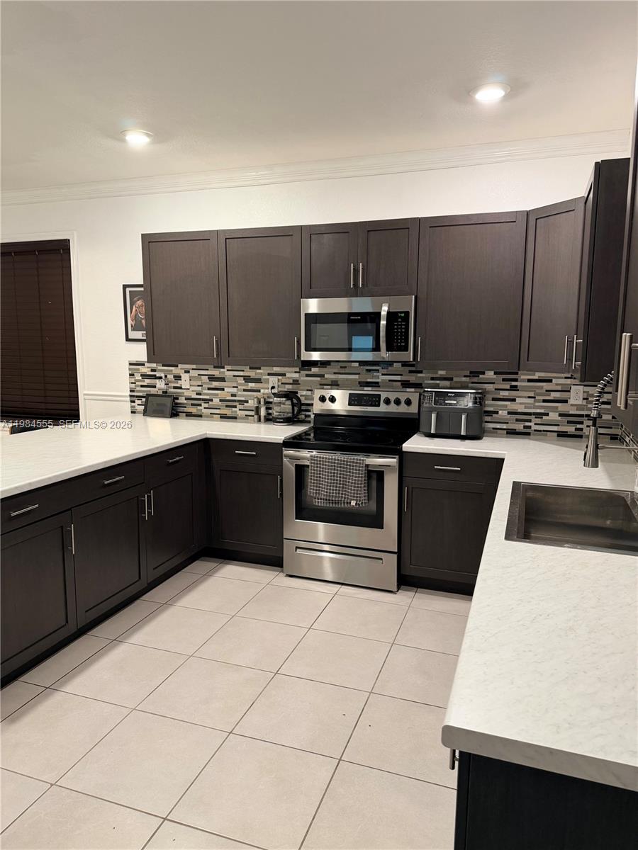 RESERVE AT EDGEWOOD - Residential Lease