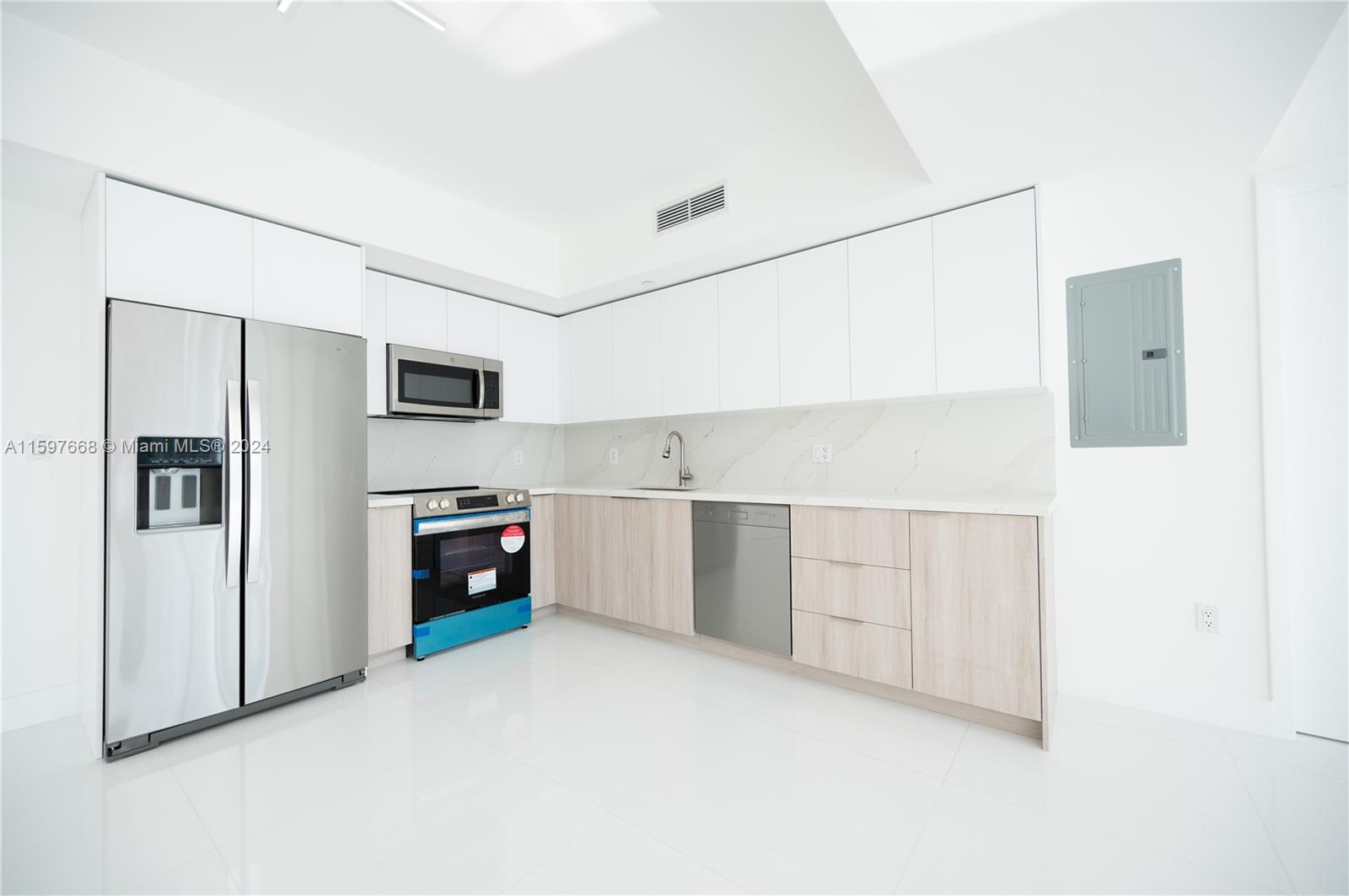 Enjoy incredible city and bay views from this recently remodeled 2 bed, 2 bath unit at the exclusive Mint Condominium at Riverfront. This modern apartment features porcelain tile throughout, a brand new kitchen with stainless steel appliances and quartz countertops, in-unit washer and dryer, and an ample terrace. The building offers 5-star amenities such as a fitness center, infinity pool, spa, business center, 24-hour concierge and valet. Conveniently located, it's just a short walk to Brickell City Centre's shops and restaurants.