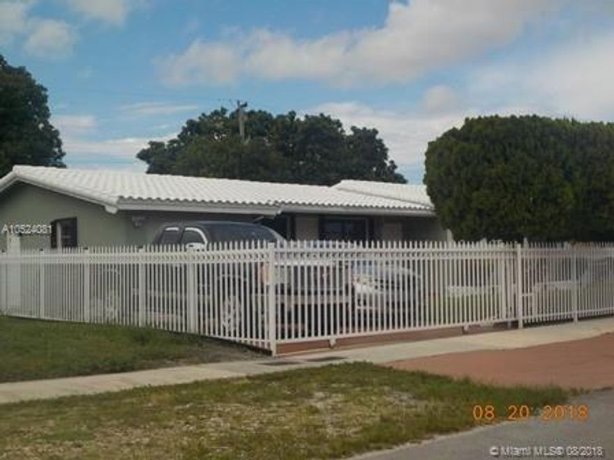 Beautiful well kept single family house featuring 3 bedroom 2 bathroom property located in a nice quite established single family residential neighborhood. Property sits on a 7,500 square footage lot within minutes from public transportation, restaurants, shopping centers and much more.