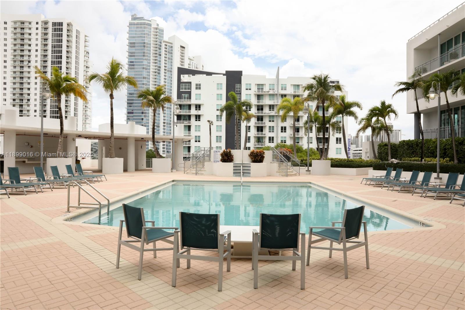 CITY 24 CONDO - Residential