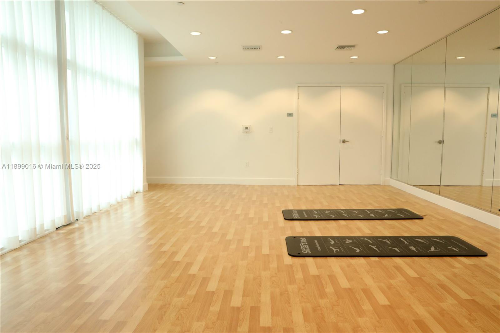 CITY 24 CONDO - Residential